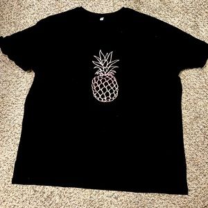 Basic unisex tee with Pineapple decal